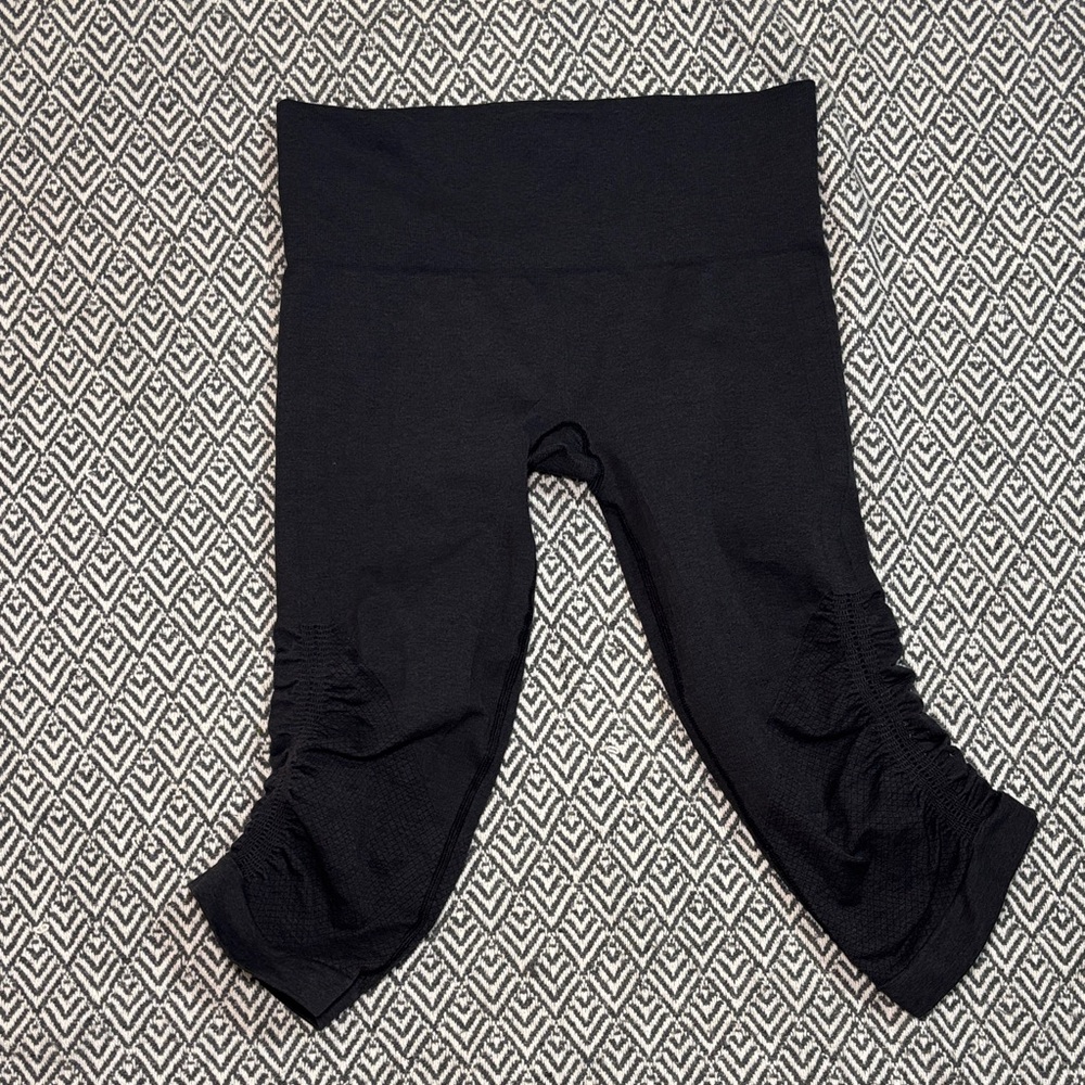 Lululemon In the Flow Crop Legging, Scrunch Capri
